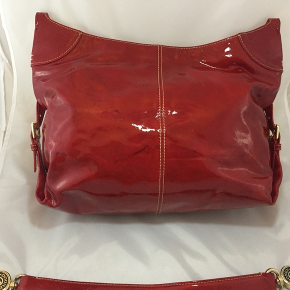 Red and black vinyl dooney and bourke purse - Picture 4 of 8